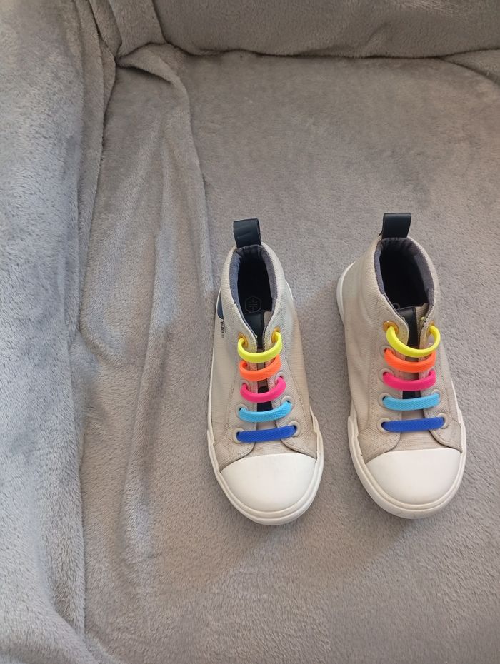 Basket avec lacets élastiques