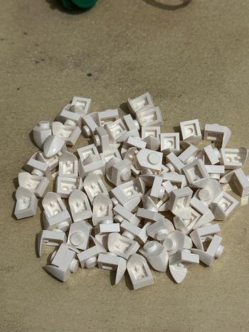 50 lego Plate, Modified 1 x 1 with Tooth Vertical ref 15070 White
