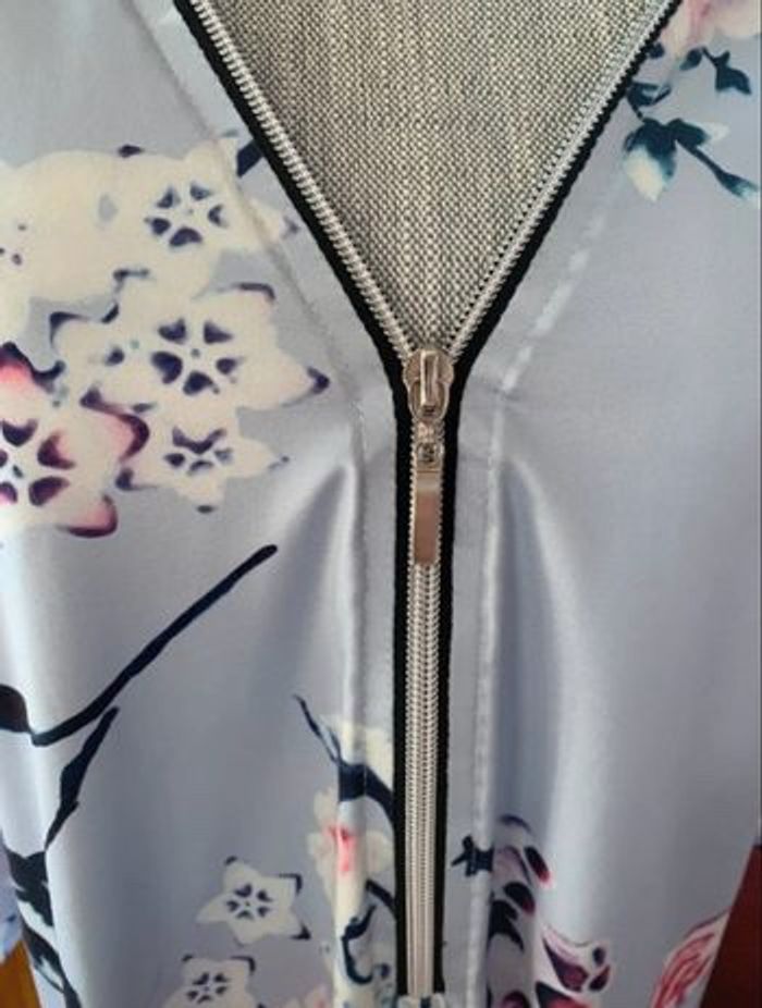 ✨ Blouse fluide à imprimé floral et fermeture zippée ✨ - photo numéro 4