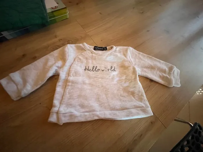 Pull taille 1 mois (56 cm )