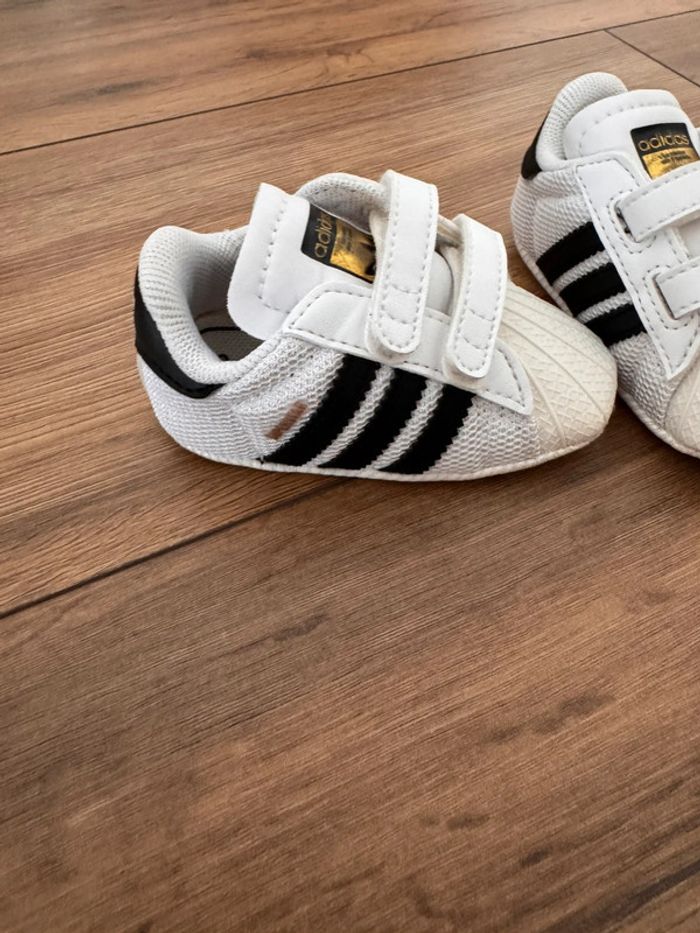 🌷Petite paire de basket bébé taille 18 🌷 - photo numéro 2