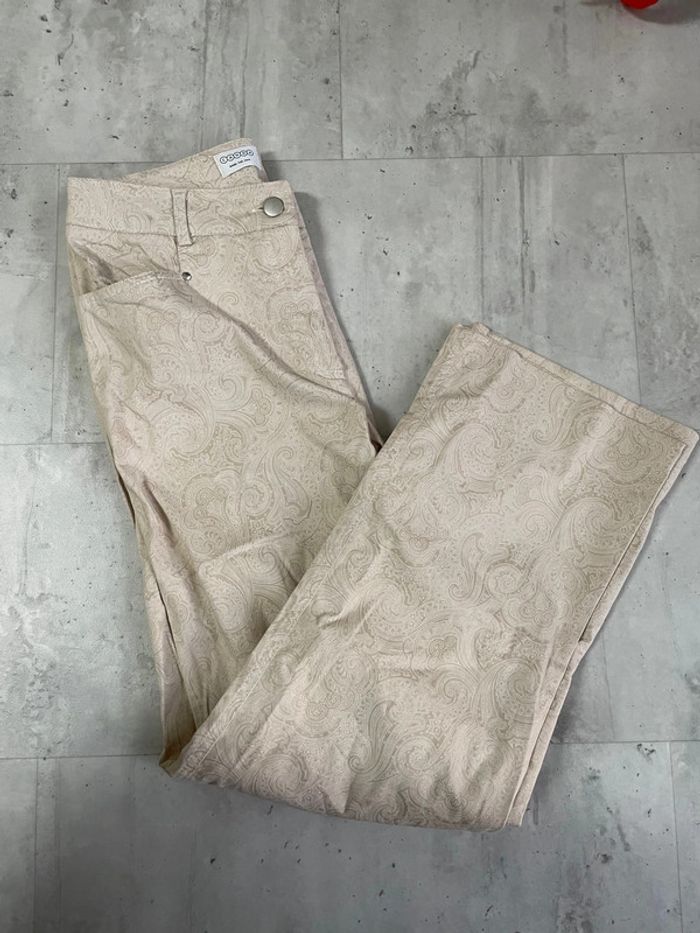 Pantalon beige droit à motif