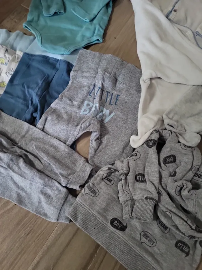 Lot vêtements 1 mois - photo numéro 13