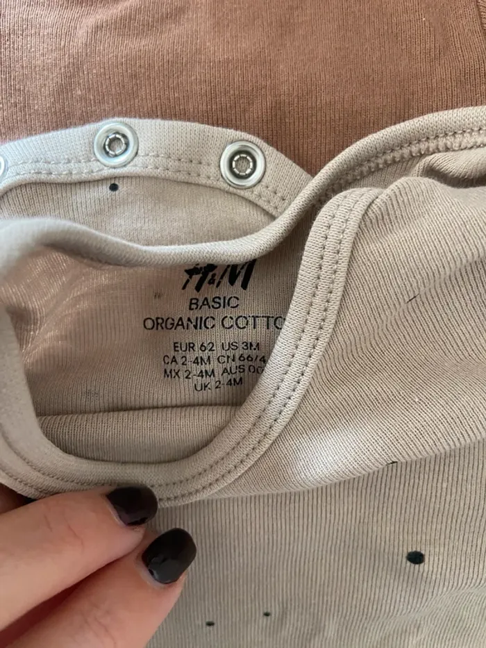 Lot 2 bodys H&M 3-6mois - photo numéro 4