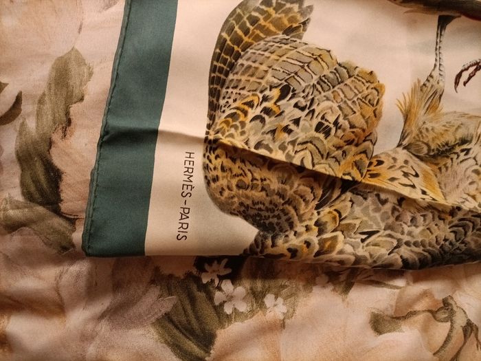 Foulard Hermes en très très bon état - photo numéro 10