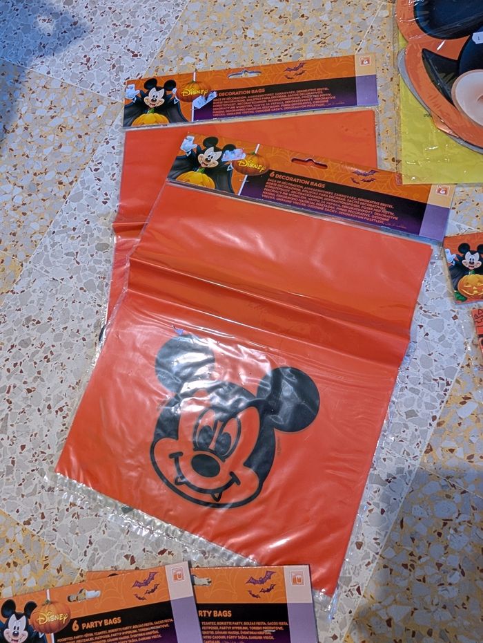 Décoration halloween Mikey Disney neuves - photo numéro 8