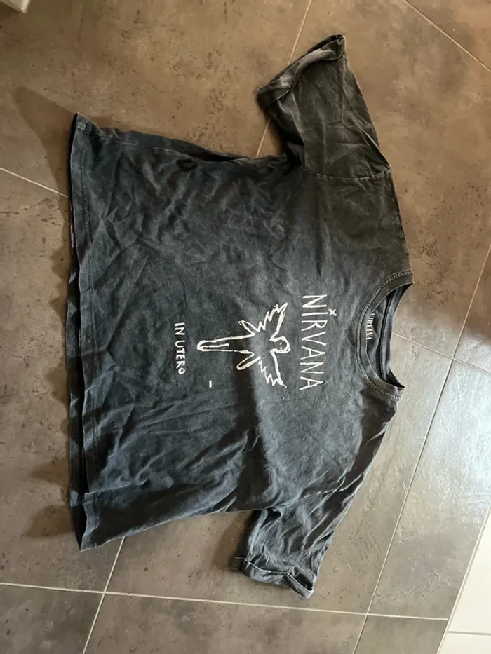 Tee shirt gris nirvana in utero taille XS taille grand