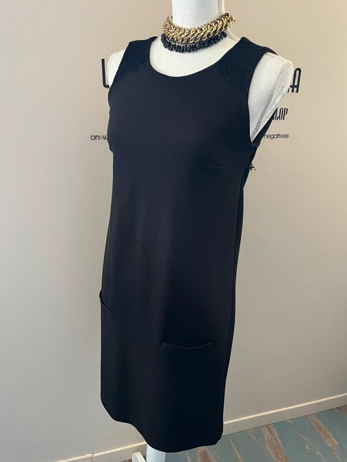 Robe noire mi longue chic sans manches dentelle noire taille 38 - photo numéro 7