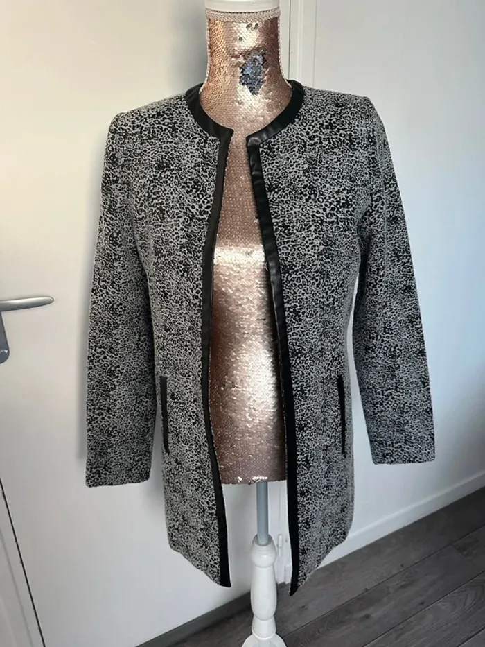 Veste mi longue  naf Naf 36 léopard oir et gris