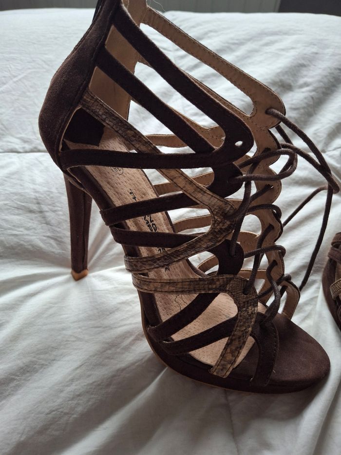 Chaussures à talons fins pointure  38 - photo numéro 2