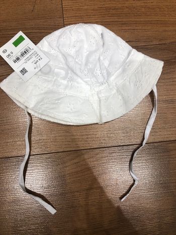 Bonnet fille C&A 🌺 9 mois neuf avec étiquette