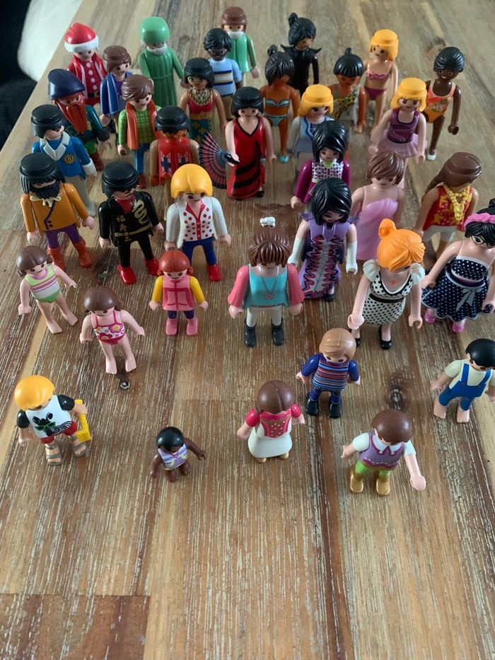 Lot de 37 personnages playmobil - photo numéro 2