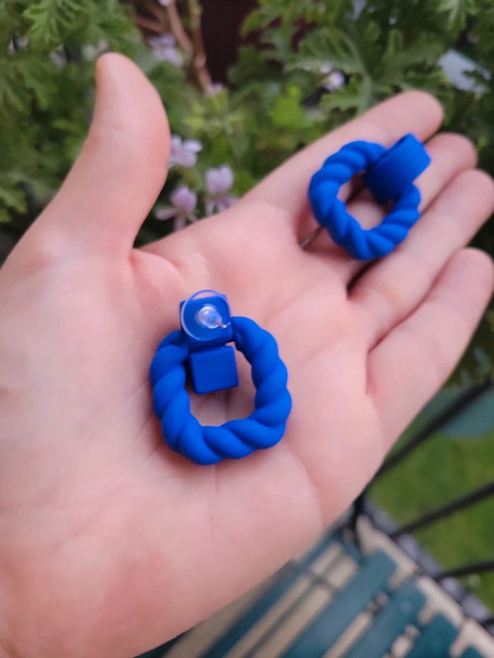 Boucles d'oreilles bleu roi - photo numéro 3