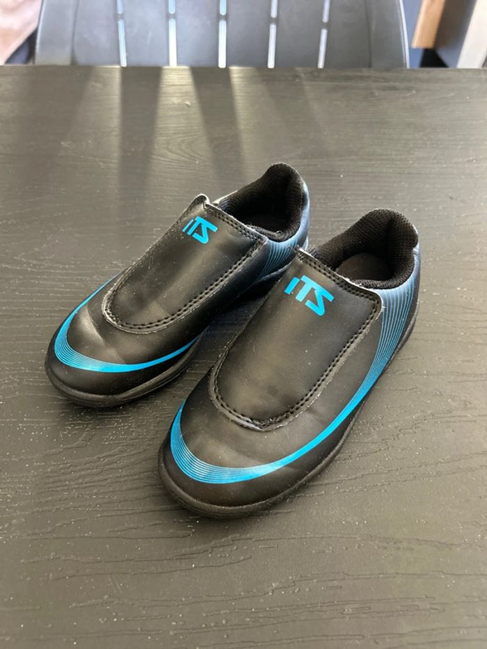 Crampons de foot enfant pointure 28