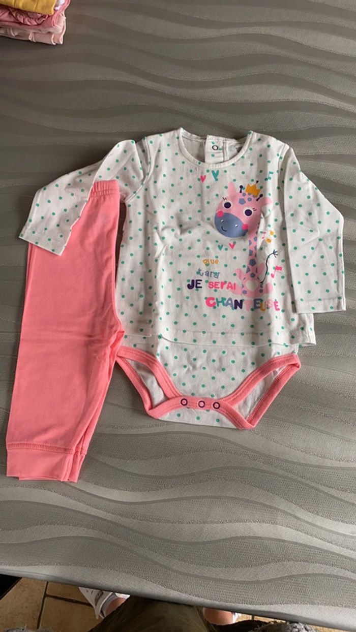 Tee-shirts + bodies + legging