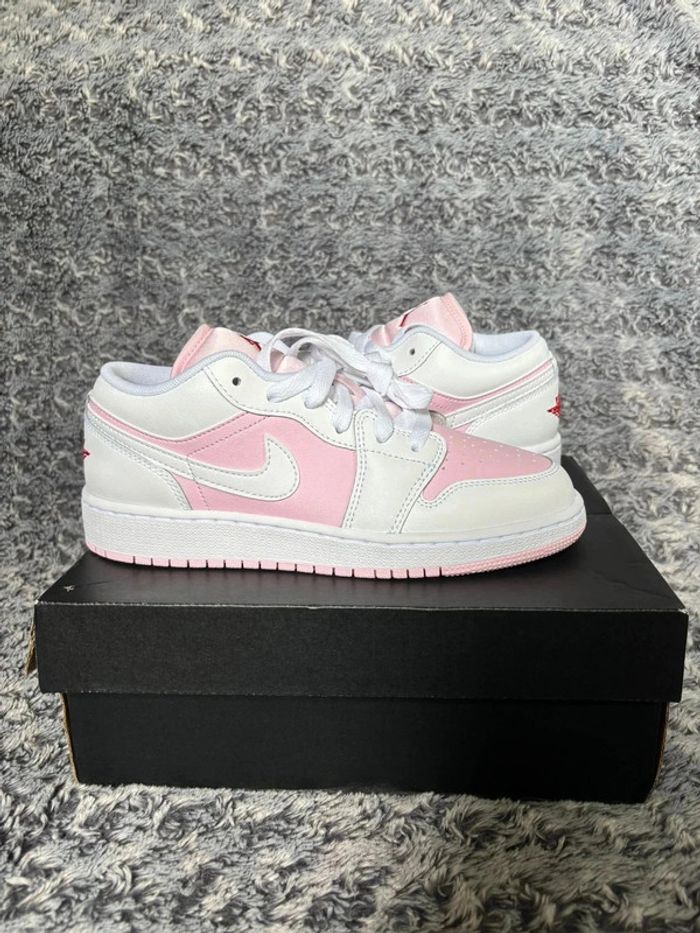 Jordan 1 Low Pink • Taille 37,5 • 🌸 - photo numéro 2