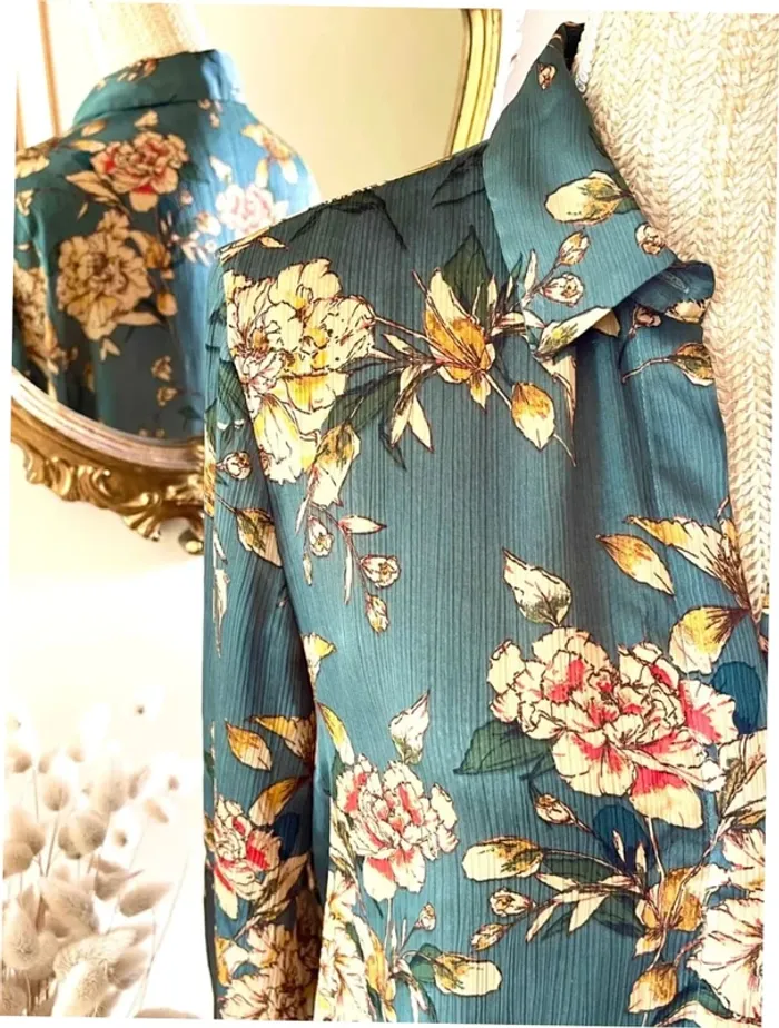 Sublime blouse chemise manche longue à boutonnage fluide motif floral Zara - photo numéro 18