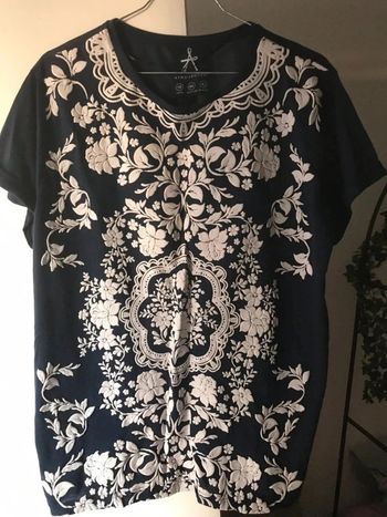 primark haut bleu marine avec decor en relief 44