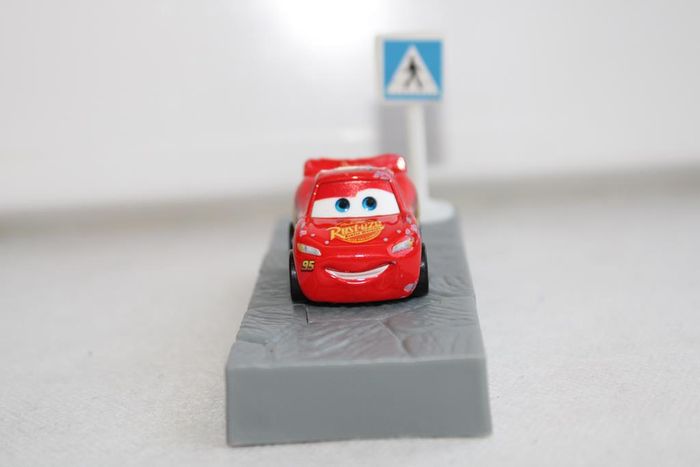 Disney Pixar Mini racer Flash Mc queen - photo numéro 8