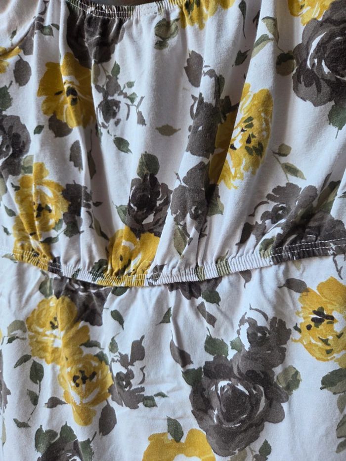 Haut avec motifs floraux - photo numéro 3