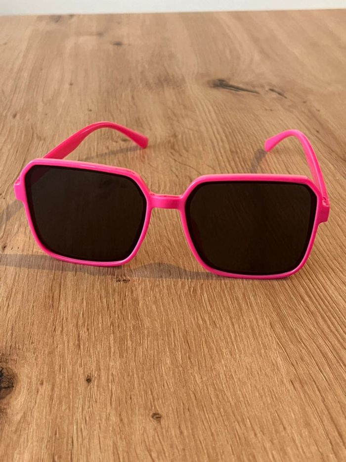 Lunettes de soleil femmes neuves - photo numéro 2
