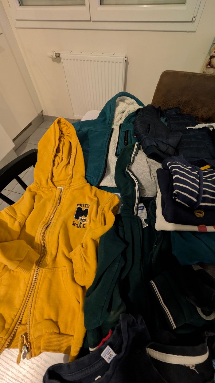 Lot de vêtements garçons 4 ans - photo numéro 2