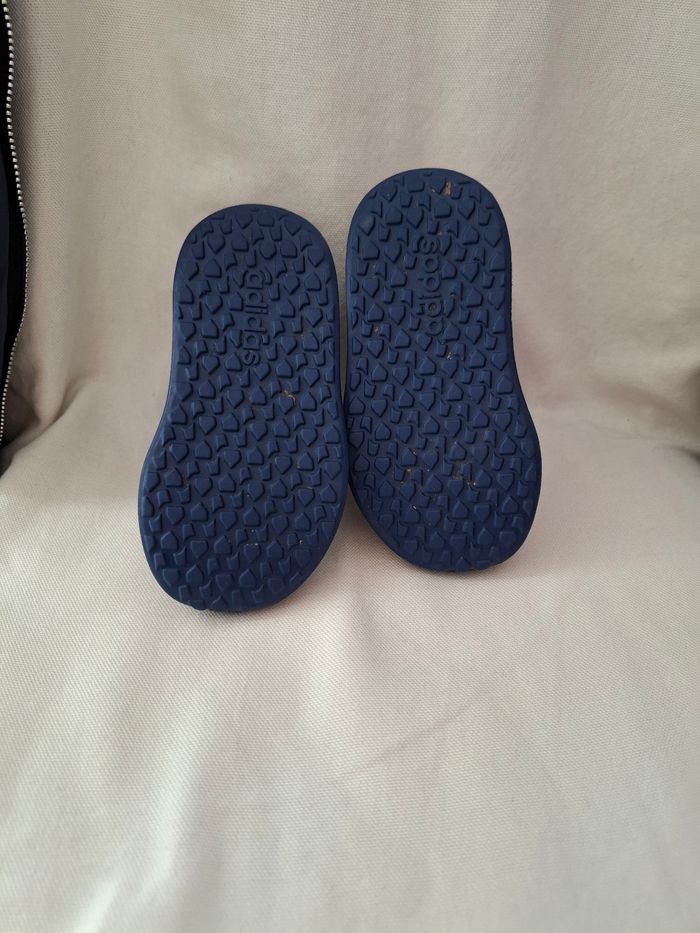 Basket adidas taille 21 - photo numéro 4