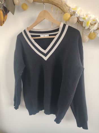 Pull col V noir et beige