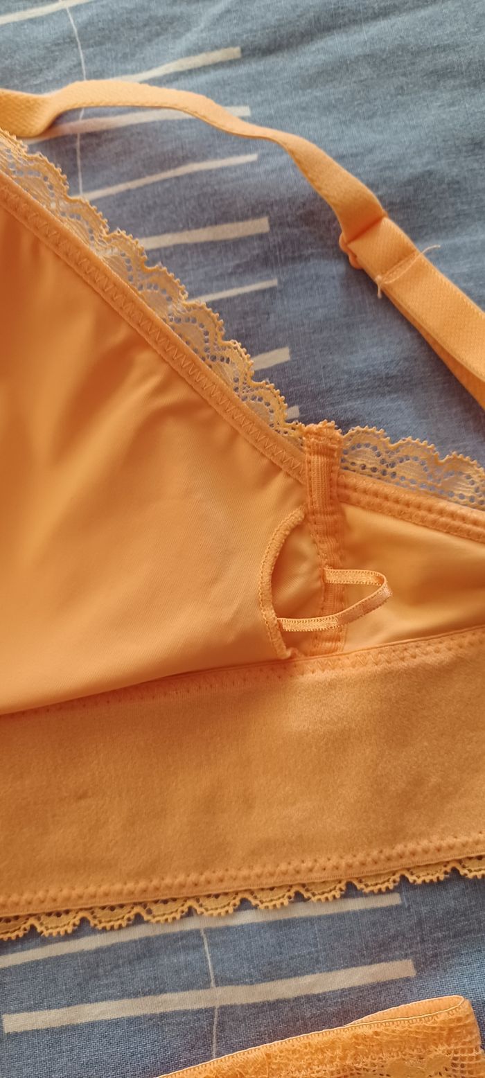 Très joli ensemble  lingerie femme haut 95C Bas 44 - photo numéro 9