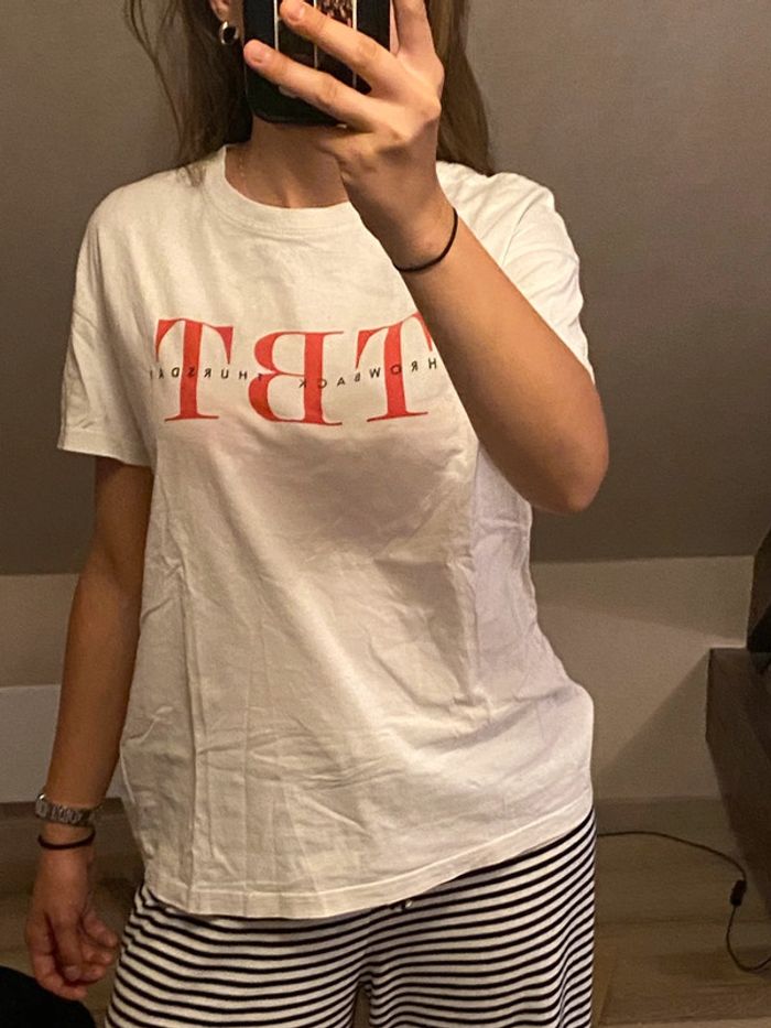 t-shirt blanc à lettres Rouge Bershka, taille S. - photo numéro 5