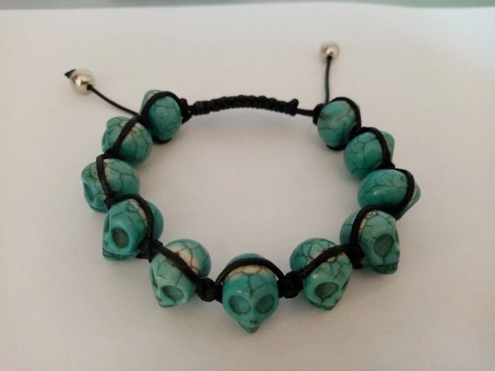 Bracelet tête de mort macramé