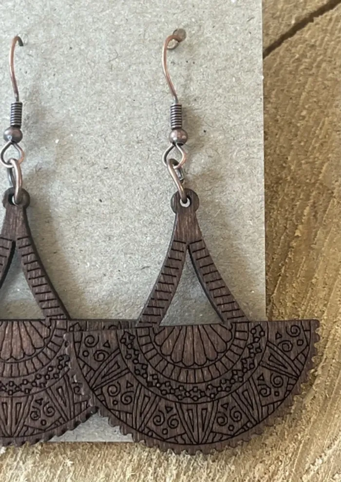 Boucle d’oreille en bois - photo numéro 2