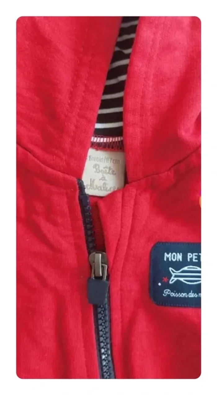 Gilet à capuche rouge -  chaud et confortable, Boîte à Malice, en très bon état, taille 6 mois - photo numéro 2