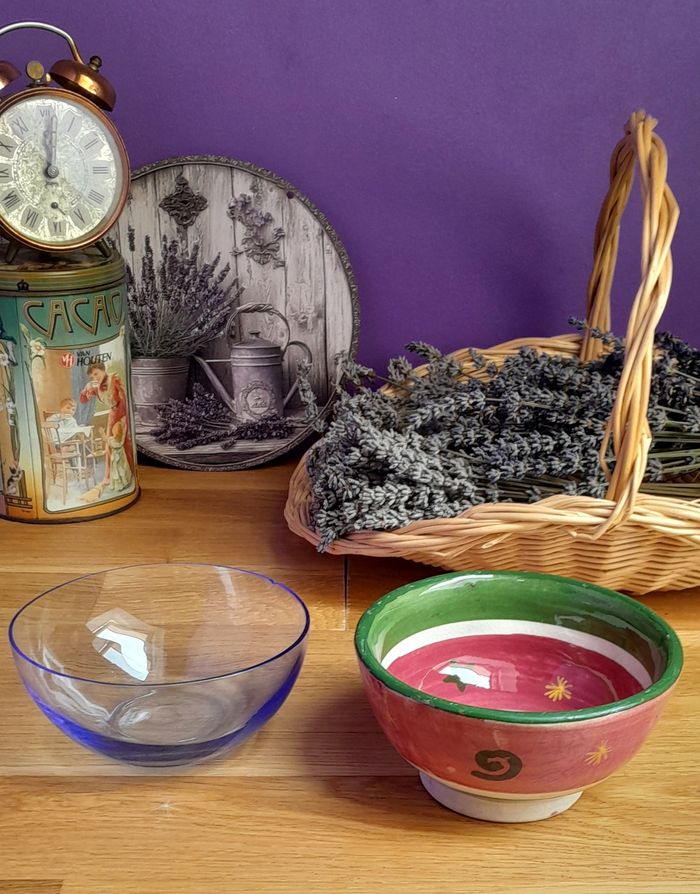 deux bols bon état avec défauts dont un marocain