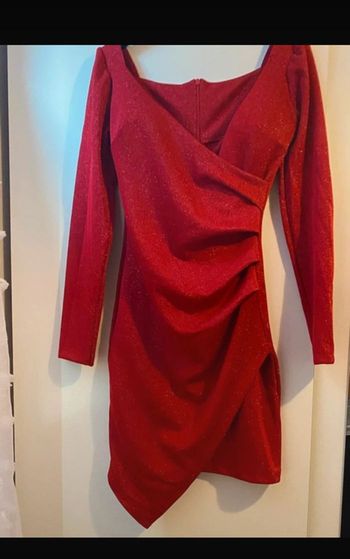 Robe rouge pailletée