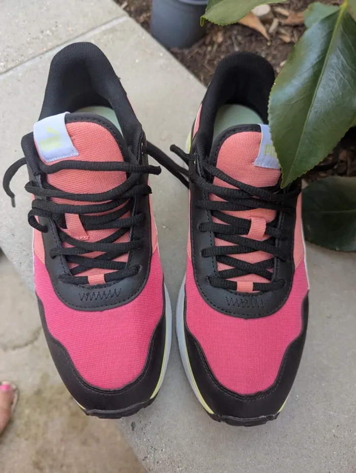 Baskets Chaussures femme PUMA R78 Voyage taille 39 - photo numéro 2