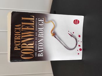 📚 Thriller – Bâton rouge de Patricia Cornwell (Livre de poche