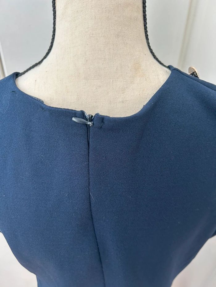 Robe bleu marine avec boutons dorée sur les épaules taille 40 - mademoiselle frenchy - photo numéro 6