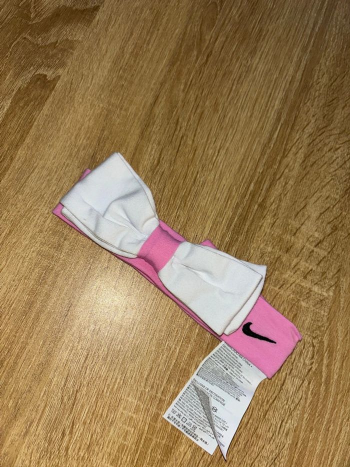 Bandeau bébé fille marque Nike en excellent état comme neuf