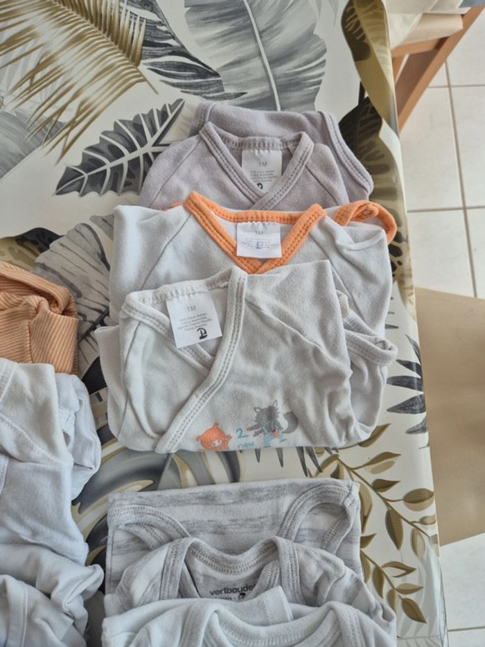 Lot de 17 boby manches longues 1 mois - photo numéro 4