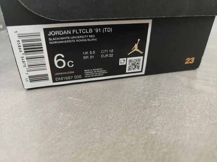 Basket Jordan Nike taille 22 - photo numéro 9