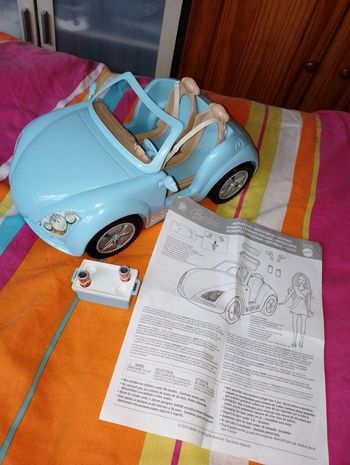 Voiture cabriolet bleu barbie