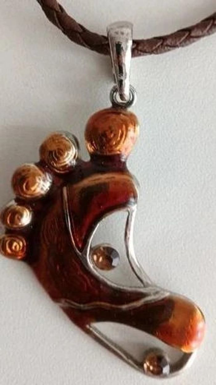 Collier avec pendentif pied - Neuf ! - photo numéro 2