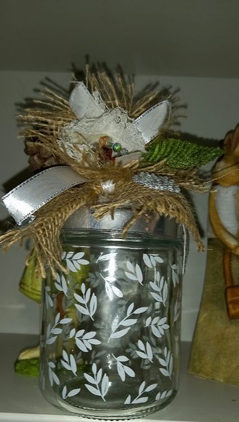 Pot en verre qui  s ouvre décoré par moi meme