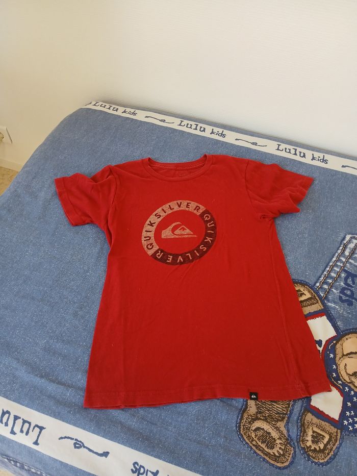 Tee-shirt "Quiksilver" 12 ans.