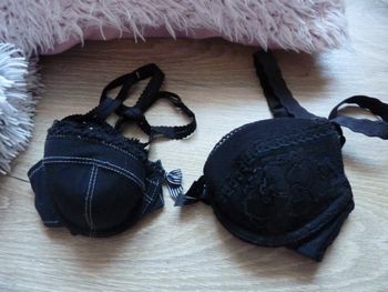 Lot lingerie femme Daniel Hechter 85B soutien gorge noir TBE