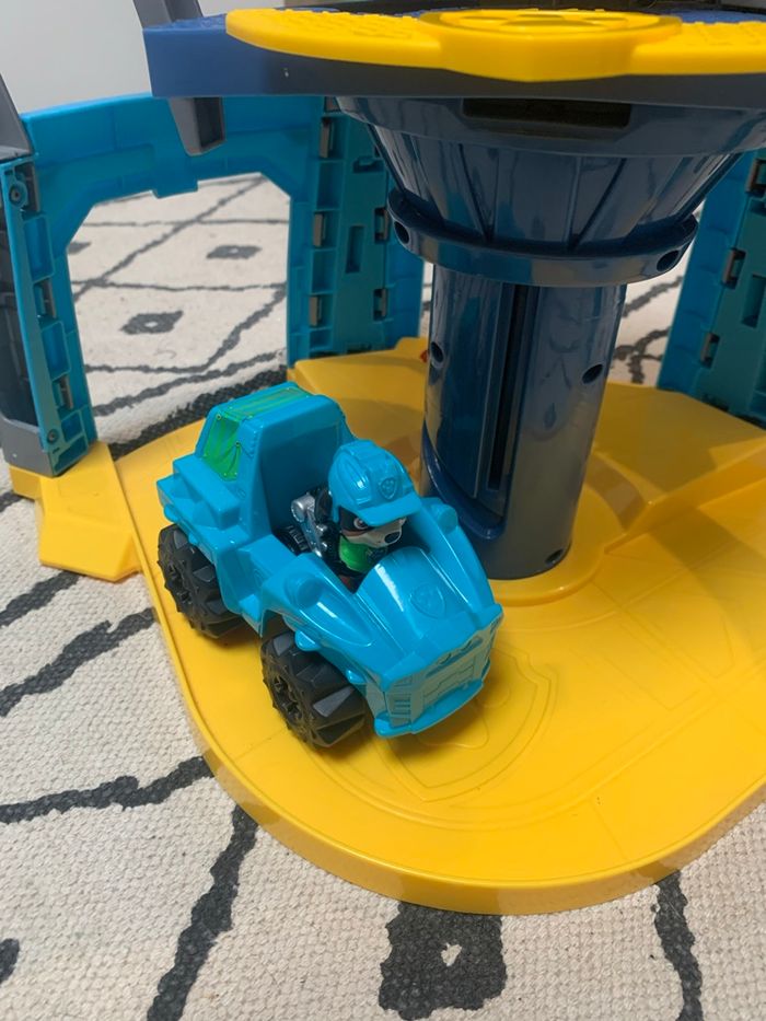 Quartier général pat patrouille dino avec Rex et son véhicule - photo numéro 5