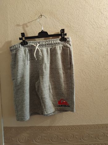 Short quiksilver 14 ans 