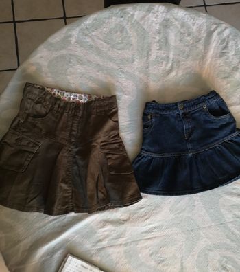 Lots de 2jupes plusieurs marques taille 8ans