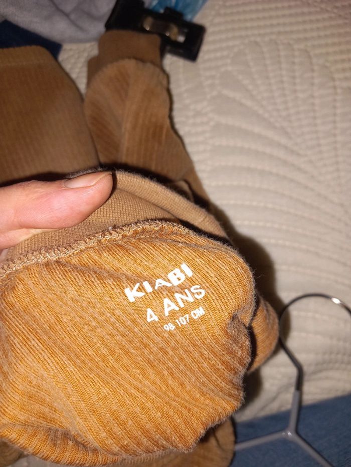 Sous pull en.velour taille 4ans - photo numéro 3